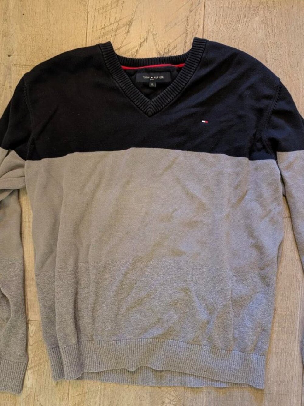 Tommy Hilfiger Sport Navy & Grey Colorblock V-Neck Cotton Sweater Men's XL